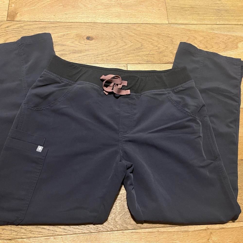 Figs Charcoal Cargo Pants - Medium Petite
